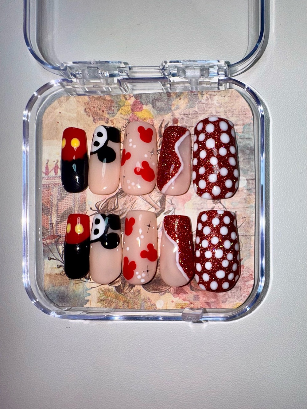 Disney Press-On Nail Set With Mickey Chatacter